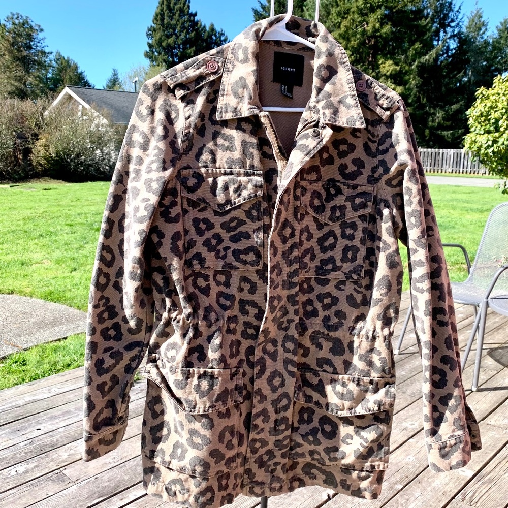 Forever 21 Canvas Leopard Print Utility Jacket Size Medium